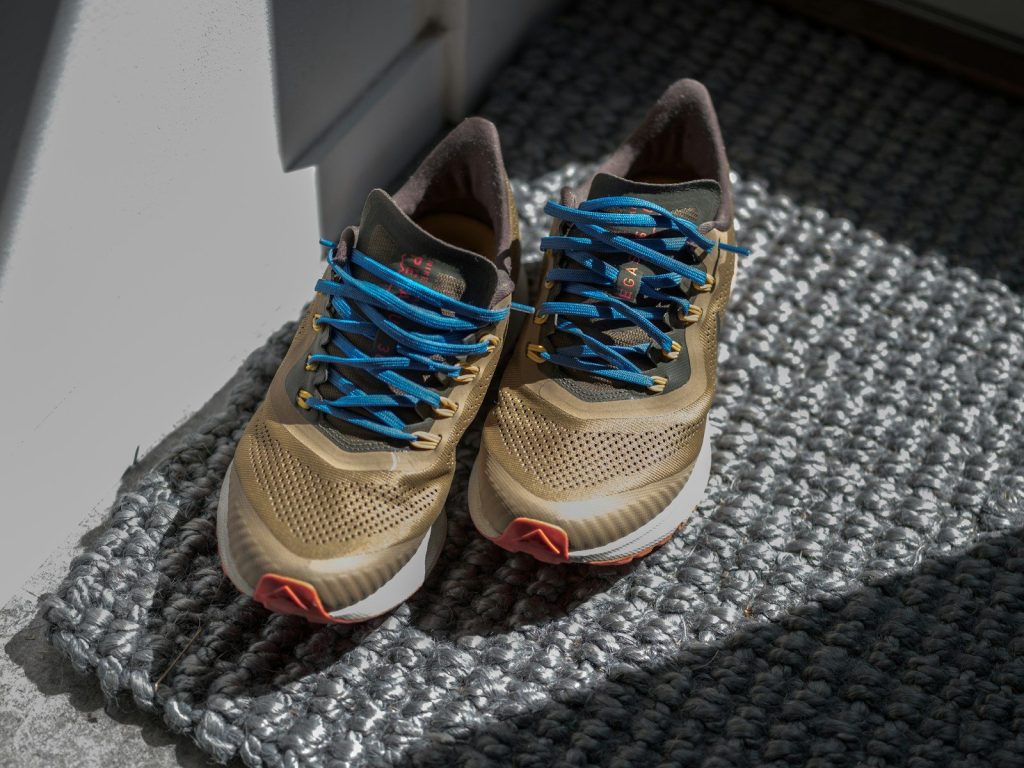 a pair of shoes with blue laces on them